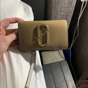Marc Jacobs Wallet tan & creme with gold hardware